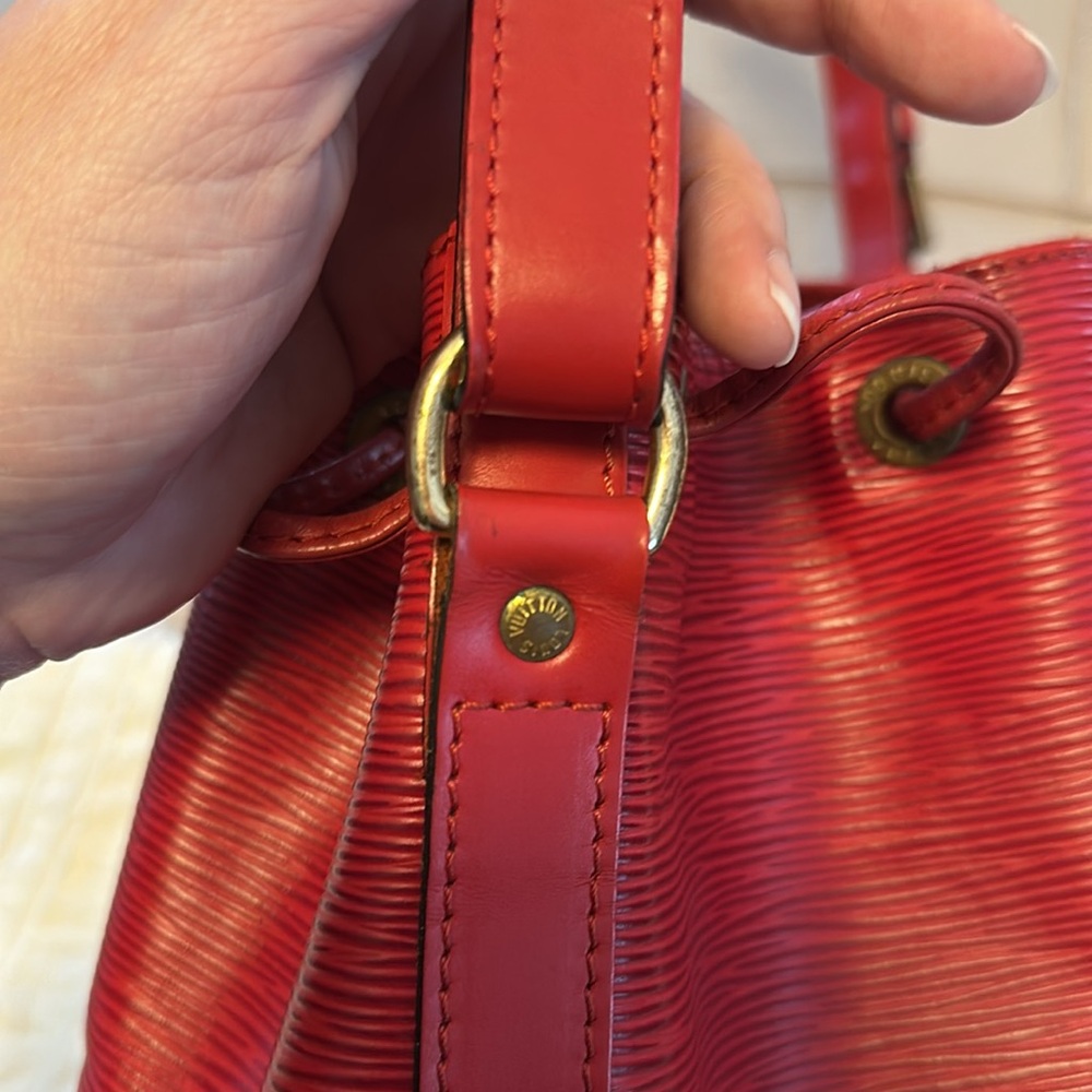 Louis Vuitton Epi Noe - Picture 12 of 16
